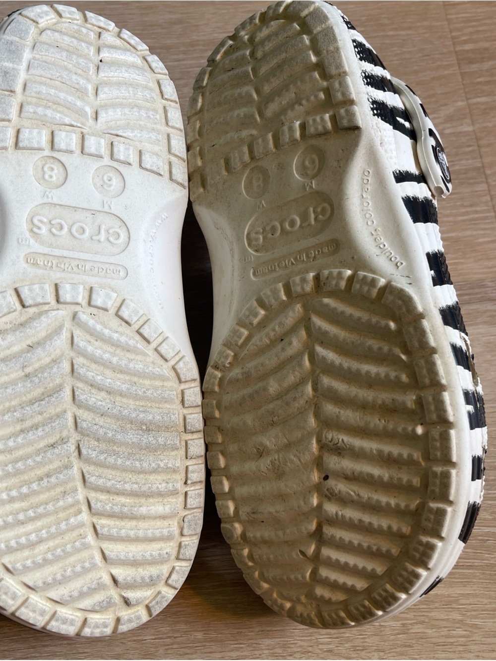 CROCS Black and White Zebra Stripe Animal Print Slip on Clogs Women’s 8 Men’s 6 - Picture 7 of 8